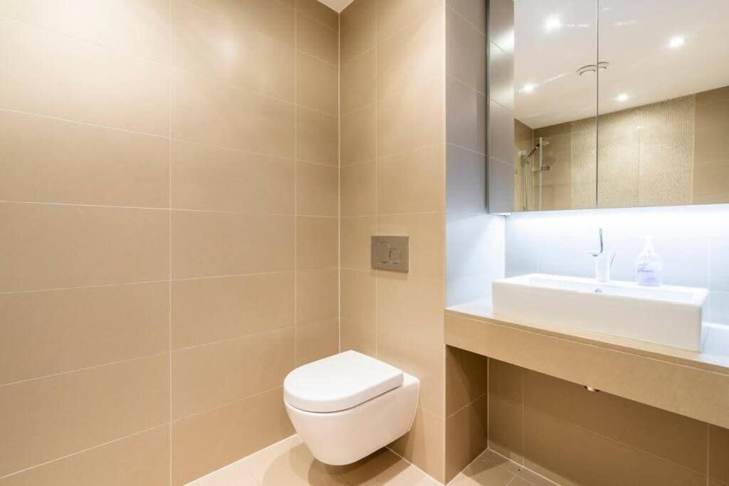 1 Bedroom Penthouse Flat In East Londen Buitenkant foto