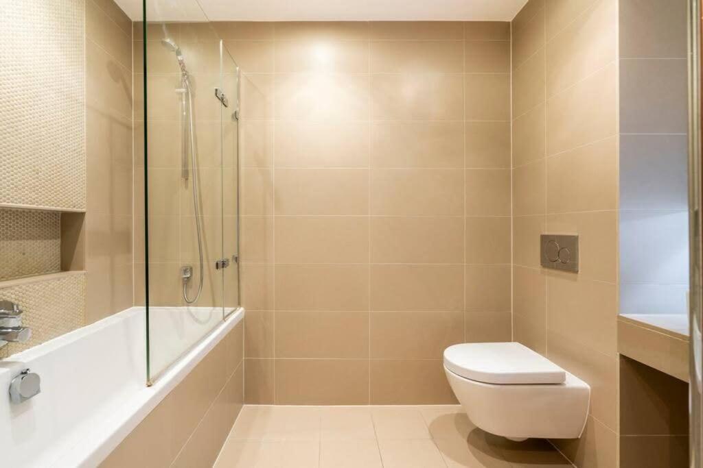 1 Bedroom Penthouse Flat In East Londen Buitenkant foto