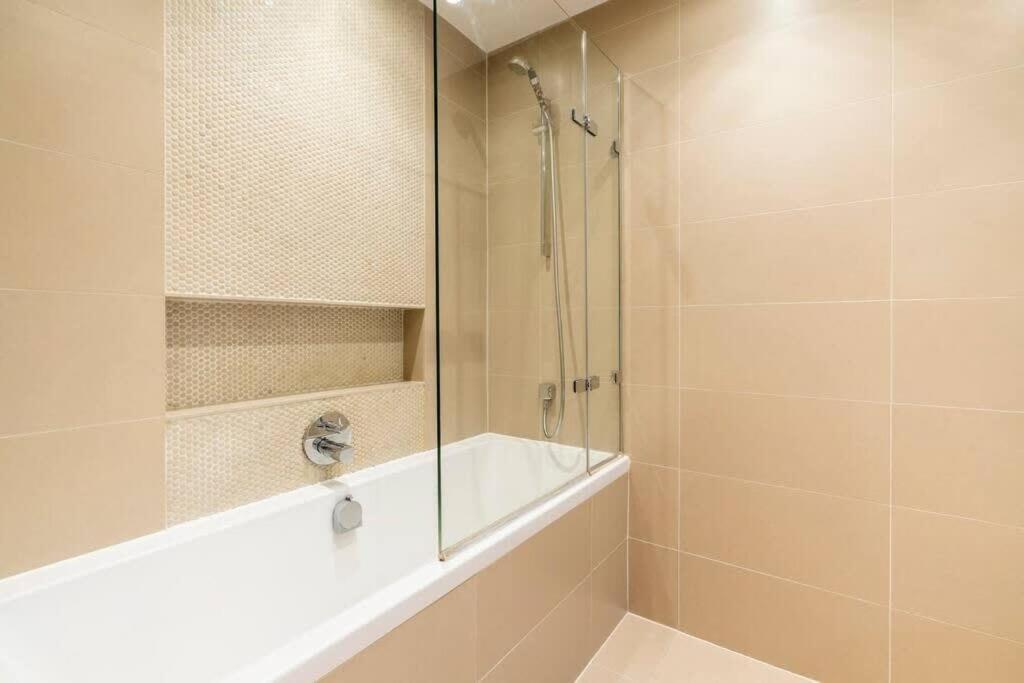 1 Bedroom Penthouse Flat In East Londen Buitenkant foto