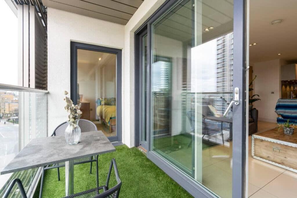 1 Bedroom Penthouse Flat In East Londen Buitenkant foto